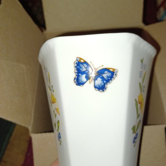 Vintage Aynsley Vase Made in England - Picture 2 of 6